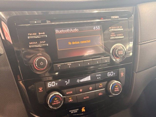 Used 2017 Nissan Rogue SV AWD/4WD image 13
