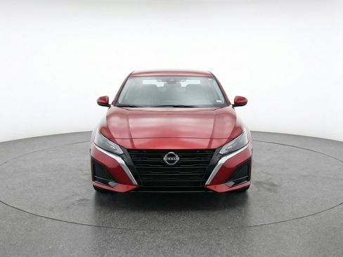 Used 2025 Nissan Altima 2.5 SV FWD image 2