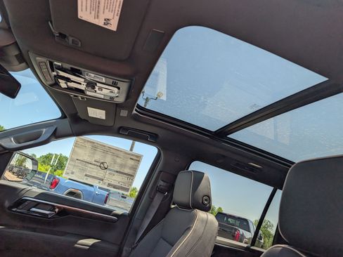 New 2026 Chevrolet Suburban Premier RWD image 19
