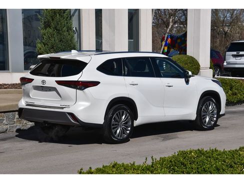 Used 2020 Toyota Highlander Platinum image 4