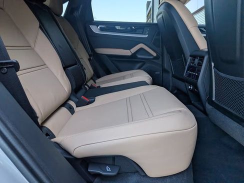 Certified 2026 Porsche Cayenne Coupe AWD/4WD image 25