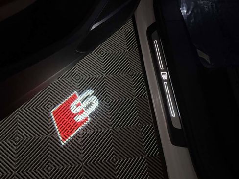 Used 2021 Audi SQ7 Premium Plus w/ Driver Assistance Package image 15