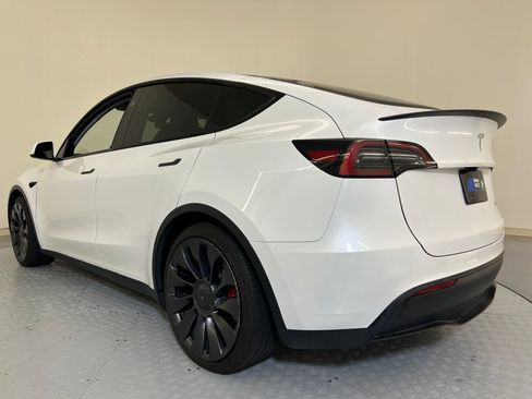 Used 2025 Tesla Model Y Performance image 3