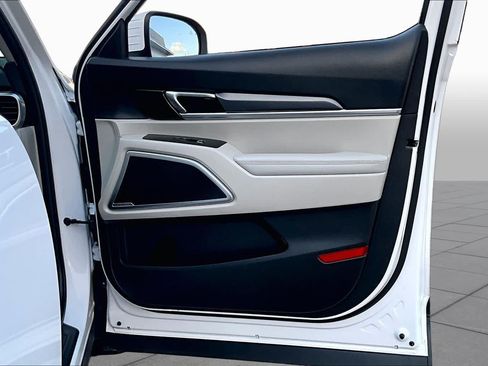 Certified 2025 Kia Telluride S FWD image 23