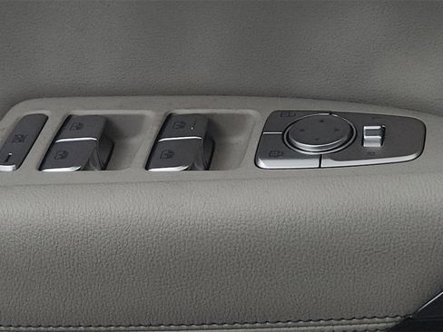 Used 2022 Genesis G70 2.0T image 20