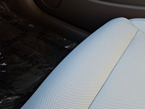 Used 2026 Genesis GV70 2.5T Advanced image 26