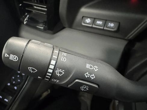 Used 2023 GMC Sierra 1500 AT4 w/ AT4 Premium Package AWD/4WD image 32