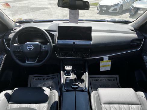 New 2026 Nissan Rogue Platinum AWD/4WD image 18