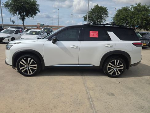 Certified 2025 Nissan Pathfinder Platinum w/ Cargo Package AWD/4WD image 6