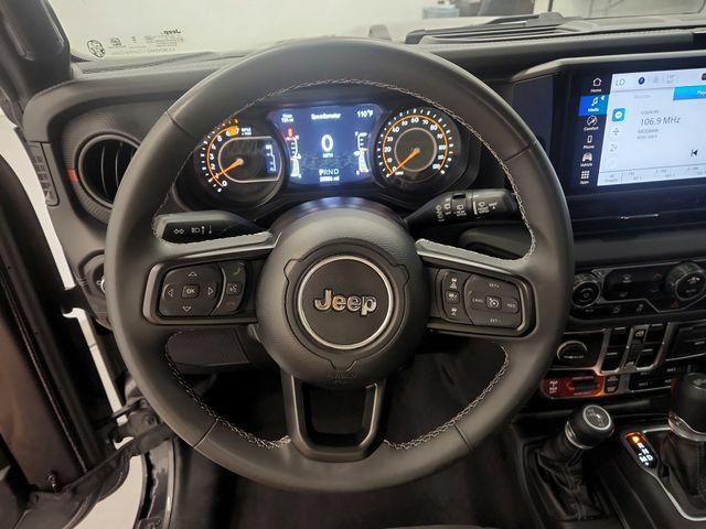 Used 2025 Jeep Wrangler Unlimited Rubicon AWD/4WD image 32