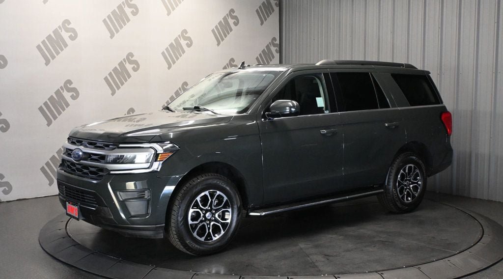 Used 2023 Ford Expedition XLT RWD image 3