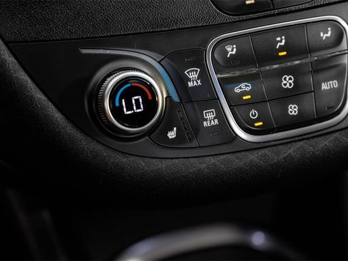 Used 2021 Chevrolet Malibu LT image 19