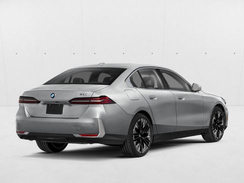 Used 2026 BMW 530i w/ M Sport Package RWD image 2