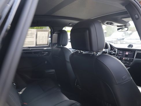 Used 2025 Porsche Macan AWD/4WD image 12