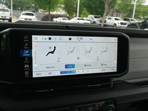 Used 2025 Jeep Wrangler Unlimited Sahara AWD/4WD image 28