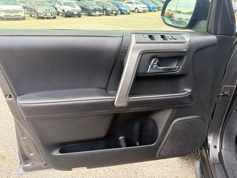 Used 2018 Toyota 4Runner SR5 AWD/4WD image 11