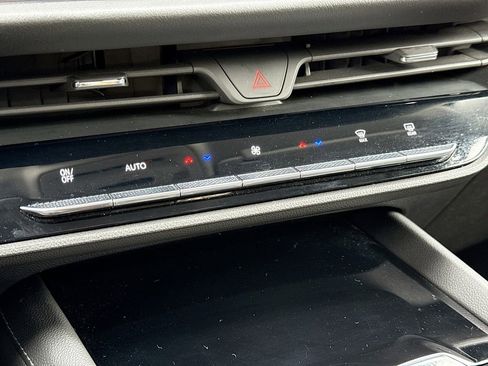 Used 2024 Buick Envision Avenir image 19