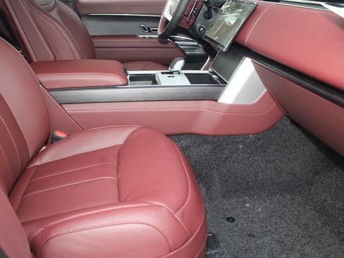 New 2026 Land Rover Range Rover SE image 3