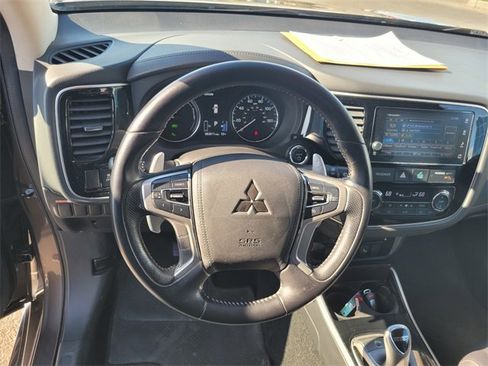 Used 2018 Mitsubishi Outlander SEL image 30