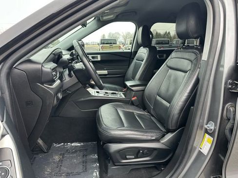 Used 2023 Ford Explorer XLT AWD/4WD image 9