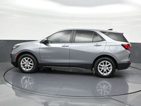 Used 2023 Chevrolet Equinox LS image 2