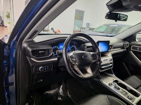 Used 2020 Ford Explorer XLT w/ Equipment Group 202A AWD/4WD image 11