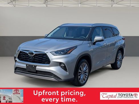 Used 2023 Toyota Highlander Platinum image 4