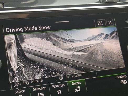 Used 2022 Volkswagen Tiguan SEL R-Line AWD/4WD image 12
