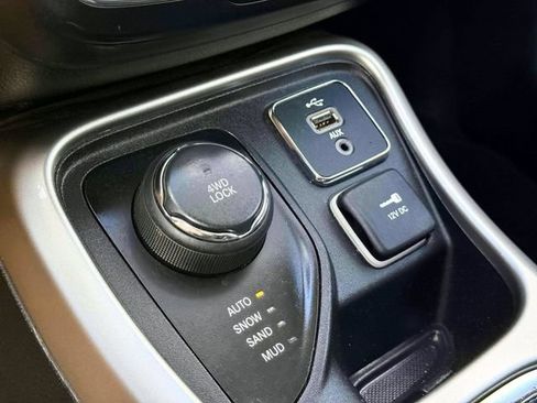 Certified 2018 Jeep Compass Latitude w/ Popular Equipment Group AWD/4WD image 30