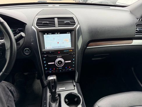 Used 2018 Ford Explorer Limited AWD/4WD image 26