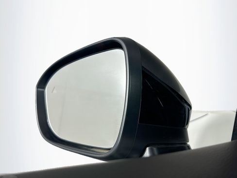 Used 2023 Nissan Ariya FWD image 16