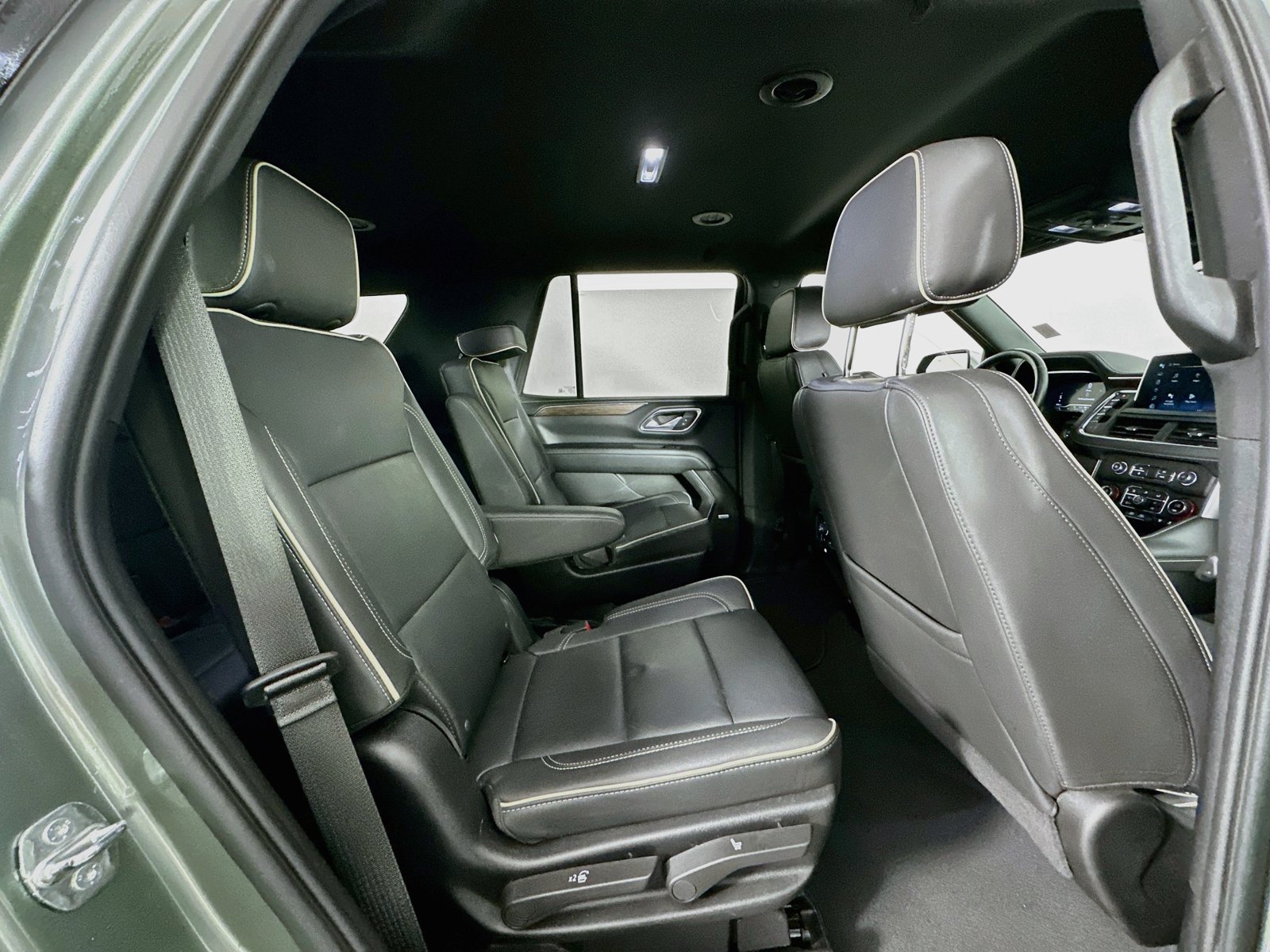 Used 2024 Chevrolet Tahoe Premier AWD/4WD image 30