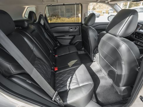 Used 2025 Nissan Rogue Platinum w/ Platinum Premium Package image 37