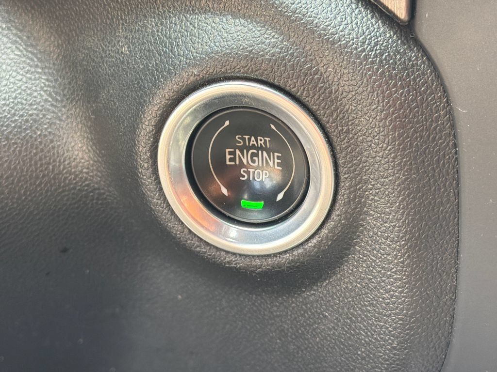 Used 2022 GMC Sierra 1500 AT4 w/ AT4 Carbonpro Edition AWD/4WD image 31