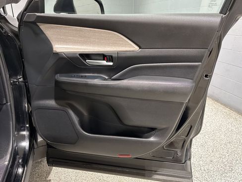 Certified 2024 Toyota Grand Highlander Limited image 17