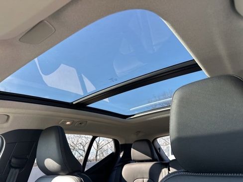 Certified 2025 Volvo XC40 B5 Plus image 18