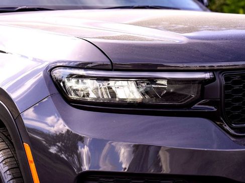 New 2025 Jeep Grand Cherokee Altitude image 5