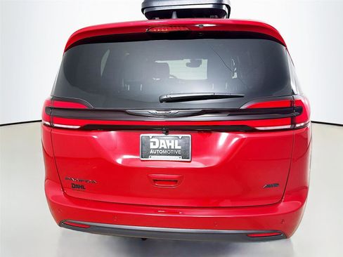 New 2026 Chrysler Pacifica Select image 6