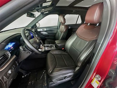 Used 2020 Ford Explorer Platinum w/ Premium Technology Package image 21