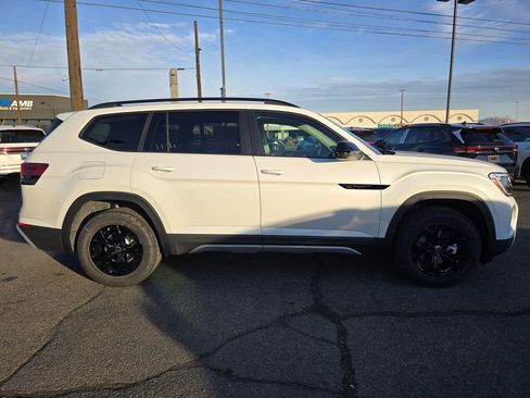 New 2026 Volkswagen Atlas Peak Edition image 6