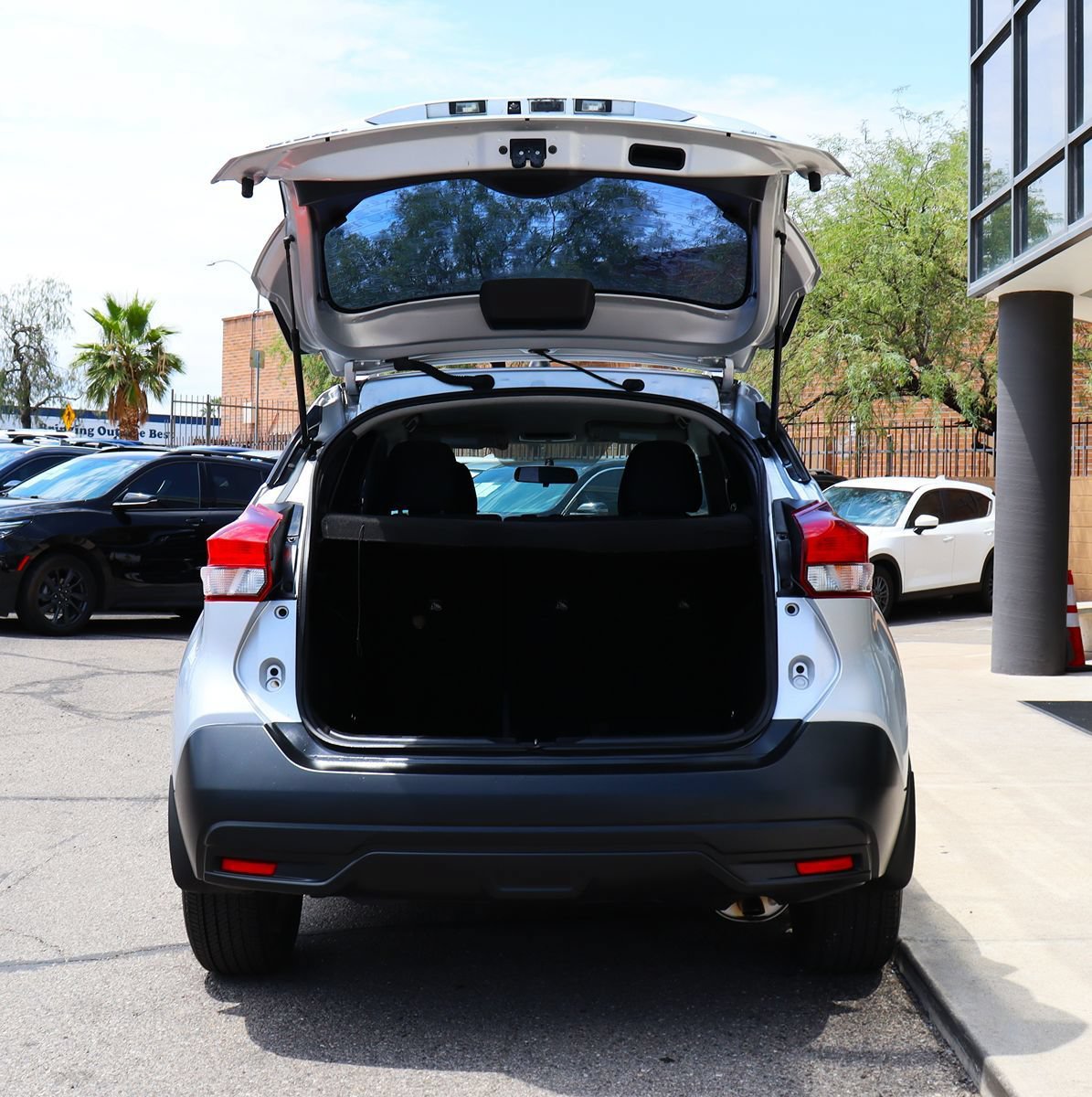 Used 2018 Nissan Kicks SV FWD image 22
