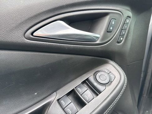 Used 2022 Buick Encore GX Essence w/ Advanced Technology Package FWD image 11