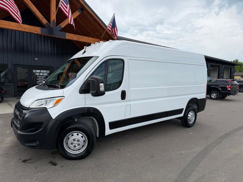 Used 2023 RAM ProMaster 2500 FWD image 1