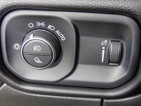 New 2025 RAM 2500 Big Horn AWD/4WD image 32