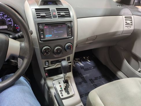 Used 2013 Toyota Corolla LE FWD image 19