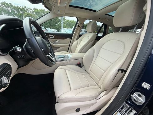 Used 2022 Mercedes-Benz GLC 300 4MATIC w/ Multimedia Package Lite image 11