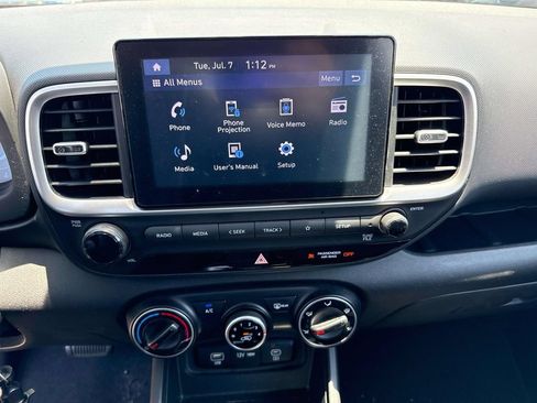 Used 2023 Hyundai Venue SE FWD image 25