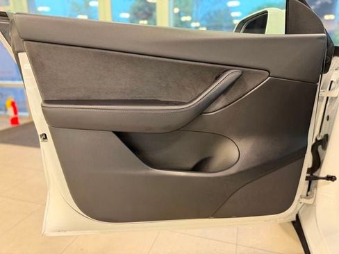 Used 2022 Tesla Model Y Performance AWD/4WD image 18