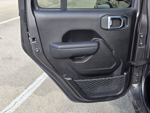 Used 2024 Jeep Gladiator Sport image 15