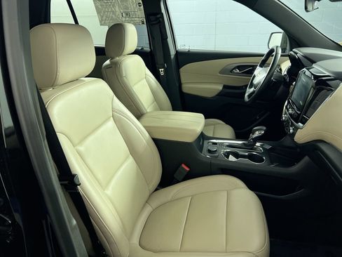 Used 2023 Chevrolet Traverse LT image 31